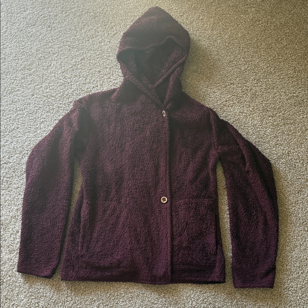 Patagonia Brand: Women’s Maroon / Burgundy Colored Fleece Jacket w/ pockets med